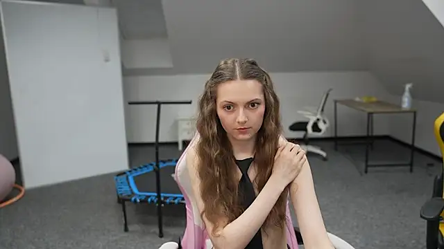 Charlotte_Dreams Adlı Modelin Canlı XXX Sohbeti