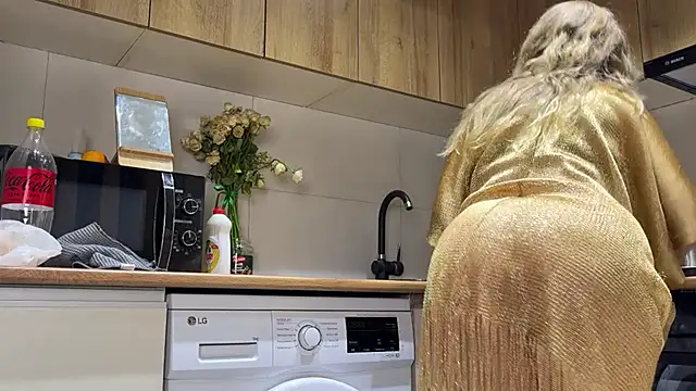 mommy_nadinのライブXXXチャット