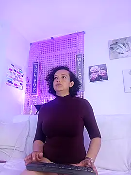 AdeleNasty: онлайн-секс-чат