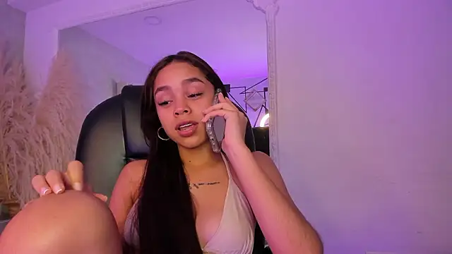 CarolineFyre Show in webcam