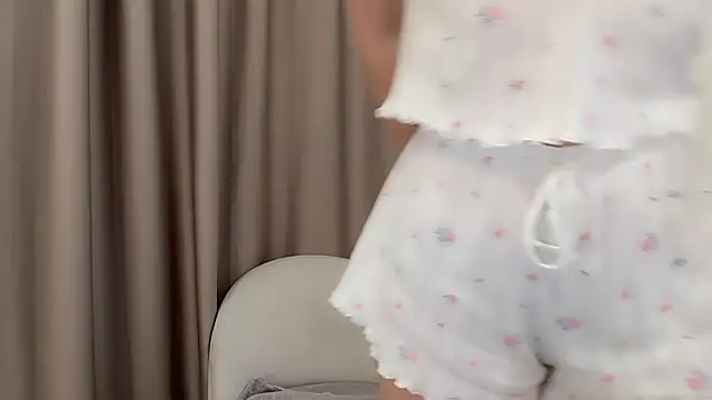 ShySchoolGirlのライブXXXチャット