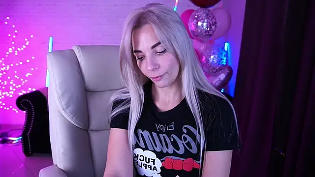 XXX chat uživo modela BellaRayyy