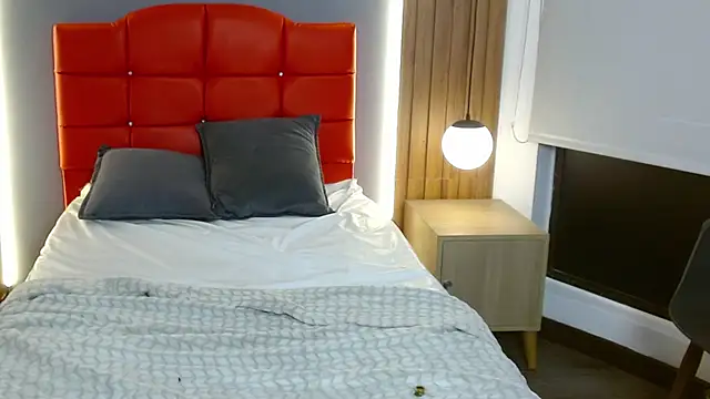 LiaMonroee_: онлайн-секс-чат