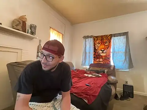 ThrowedWorldWide: διαδικτυακό σόου στην κάμερα