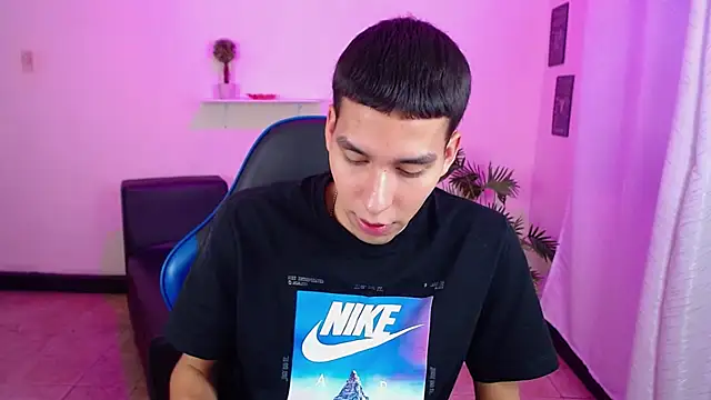 Show modela siimon18 na web-kameri