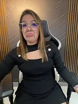 KellyBrooklyn_: онлайн-секс-чат