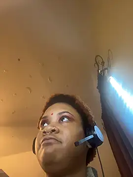 Chat +18 de nickytheehawtie ao vivo