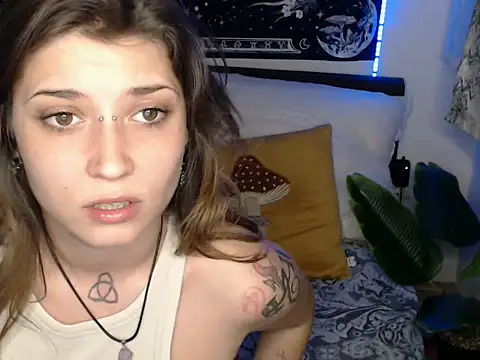 AlienforTwenty Live XXX-Chat