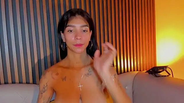 Chat +18 de LauraAristizabal ao vivo