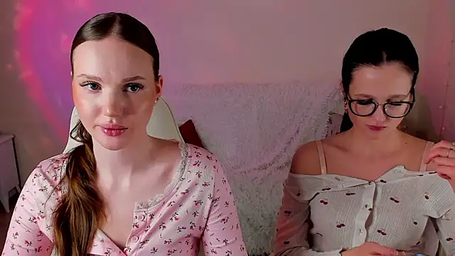 Chatroom XXX en direct de MishkaMe