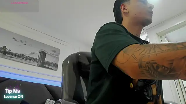 Damian23__ Show Webcam