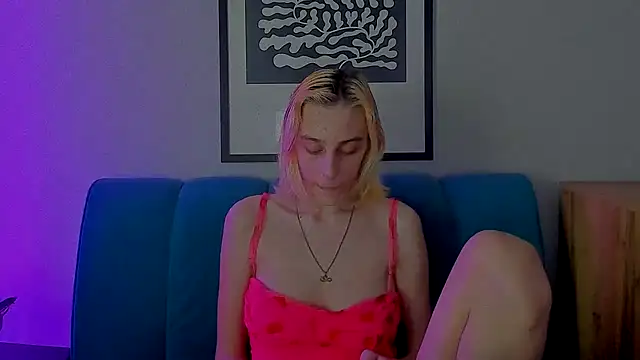 MiilaGlow Chat XXX live