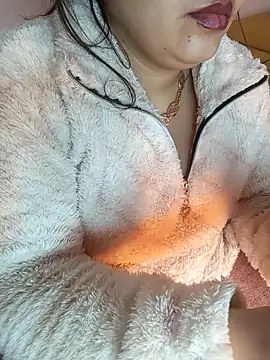 LONA-_- Live XXX Chat