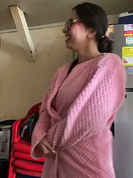 Pokazy przed kamerką – Shayla--broos