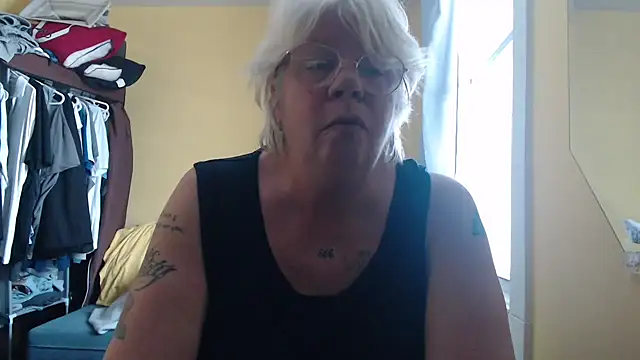 canadiancougar1965 Show in webcam