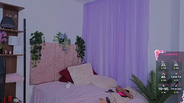 emilyrouxe's Live XXX Chat