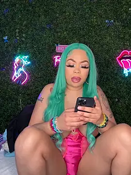 RenaThickAss: διαδικτυακό σόου στην κάμερα