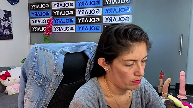 AnnyMilet_ élő XXX-chatje