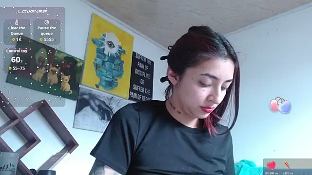 ZoeBakers_ élő XXX-chatje