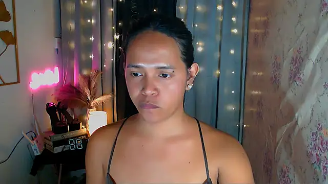 Lorainnelustts লাইভ XXX চ্যাট