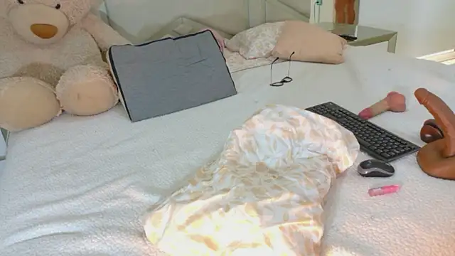 Chatroom XXX en direct de RoseMariee_