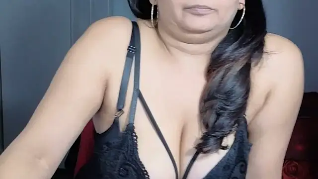 HotSpicyGujju's Live XXX Chat