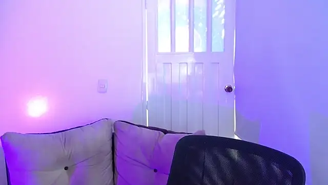 milfrousse 现场XXX聊天