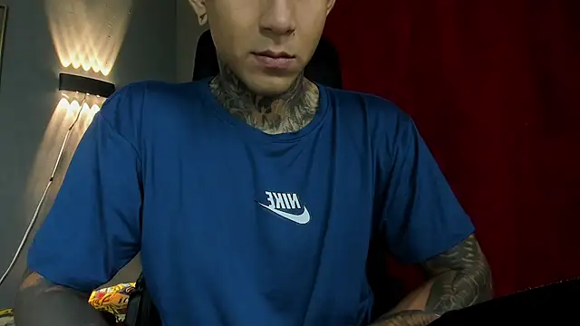 Czat XXX na żywo – Travistanner_28