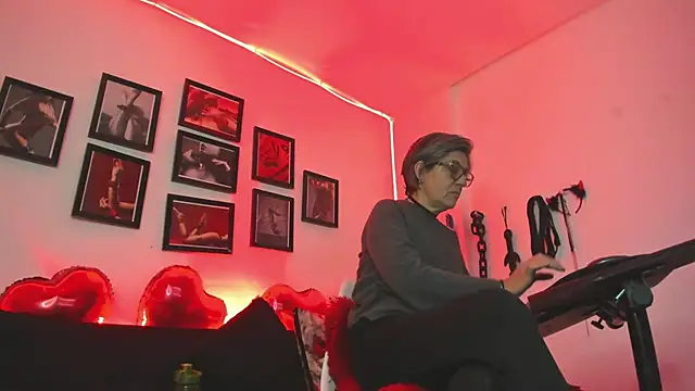 MistressNyx_cgn Live XXX chat