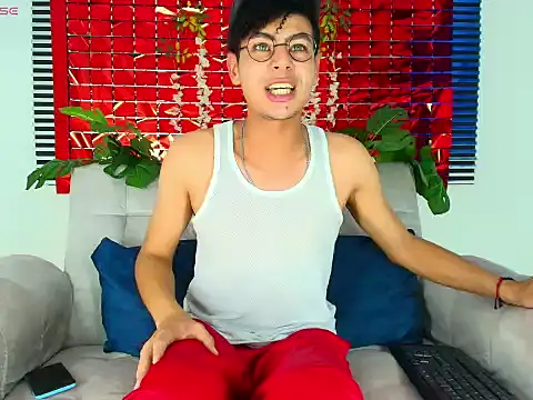 ThiiagoSaeenz 现场XXX聊天