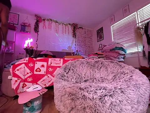 VixenCapri 现场XXX聊天