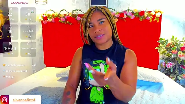 SilvannaFitのライブXXXチャット