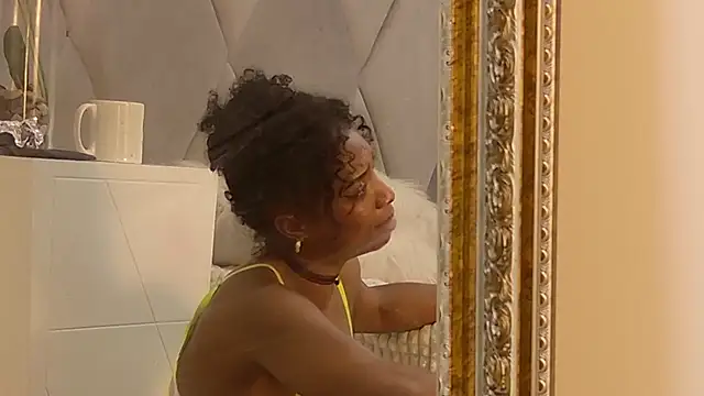 JadaMillss Pertunjukan Webcam