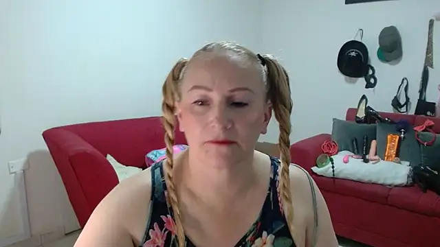 emperabigbootybigass: онлайн-секс-чат