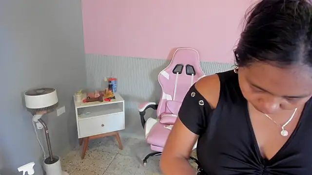 yeikafoxy élő XXX-chatje