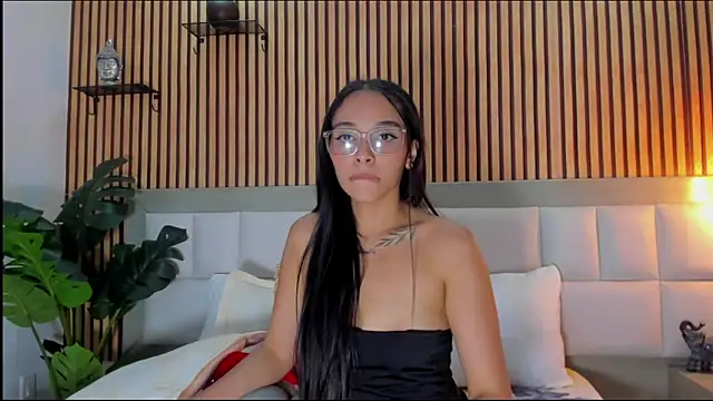 Roseaurora élő XXX-chatje