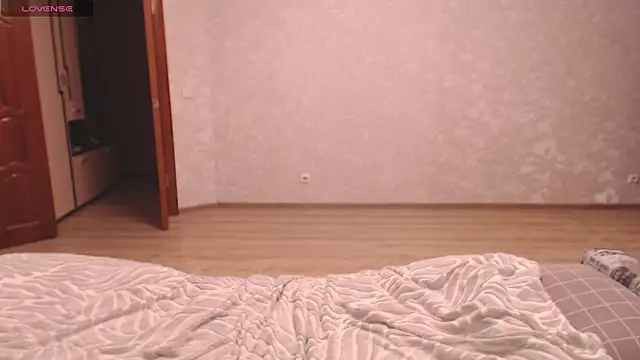 MiraRoy élő XXX-chatje