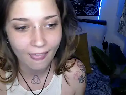 AlienforTwenty live XXX chat