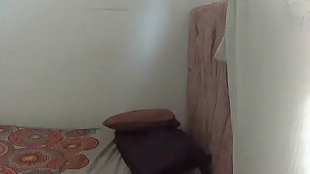 charrysexy1 Adlı Modelin Canlı XXX Sohbeti