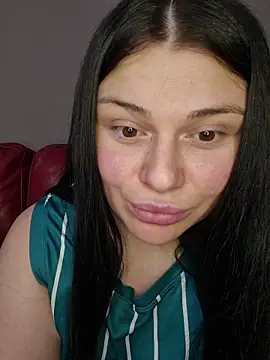 9Alice Adlı Modelin Canlı XXX Sohbeti