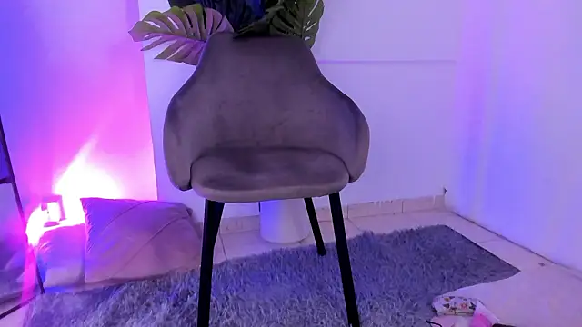 Dakota-bluu Adlı Modelin Canlı XXX Sohbeti