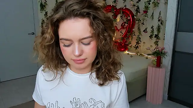 عرض كام MiracleCurly