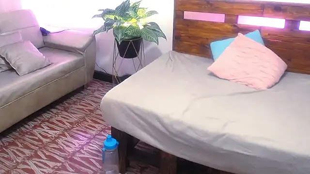 Yeseniaa25_ élő XXX-chatje