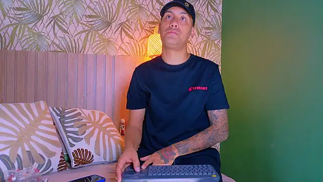 TommyBlue_ live XXX chat