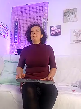 دردشة AdeleNasty الجنسية المباشرة