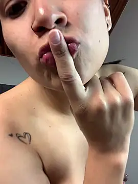 Val12777 élő XXX-chatje