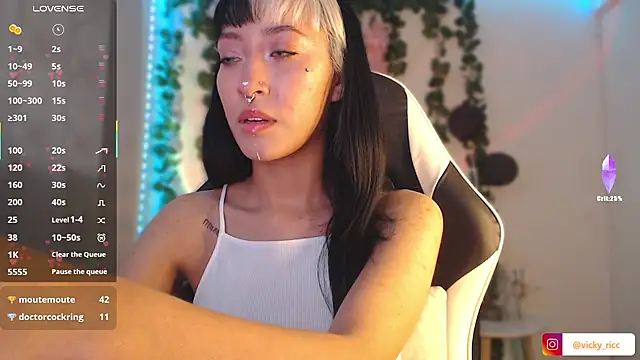 viicky_r: онлайн-секс-чат