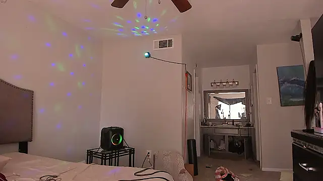 yiauana élő XXX-chatje