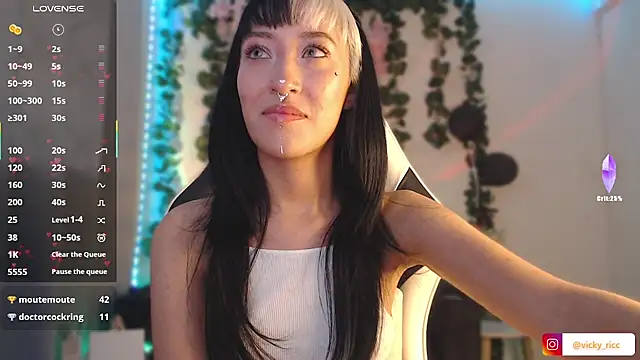 Chat +18 de viicky_r ao vivo