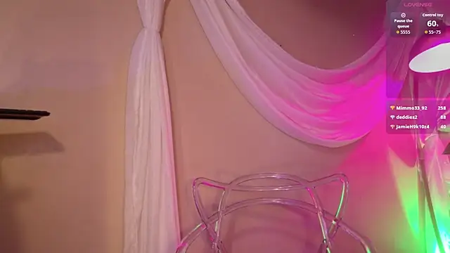 Chat +18 de Maddie_fields ao vivo